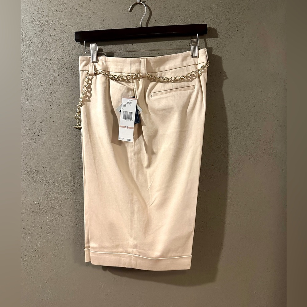 Bermuda shorts NWT, light tan Lycra stretch size 12, removable gold chain belt
